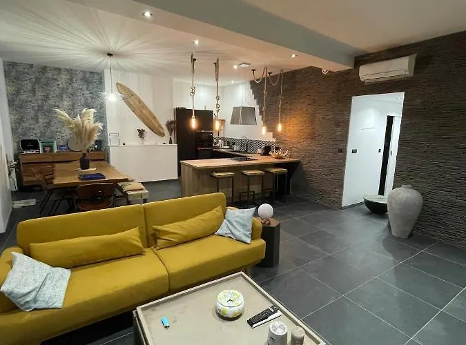 110m2 Terrasse Climatise Quartier Medieval Apartman *